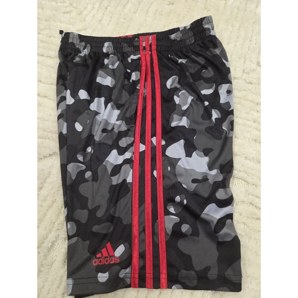 Shorts name brand Boys Blk/Gry Camo Red Stripe Football Soccer SZ 14/16 NWOT B14